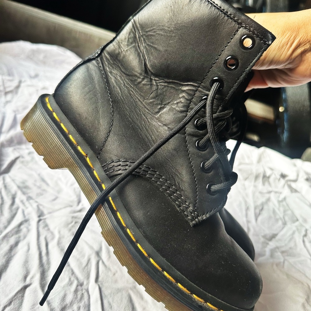 Dr. Martens Boots- Black - Women’s 6 - Men’s 4 - Dr. Martens 1460 Boot